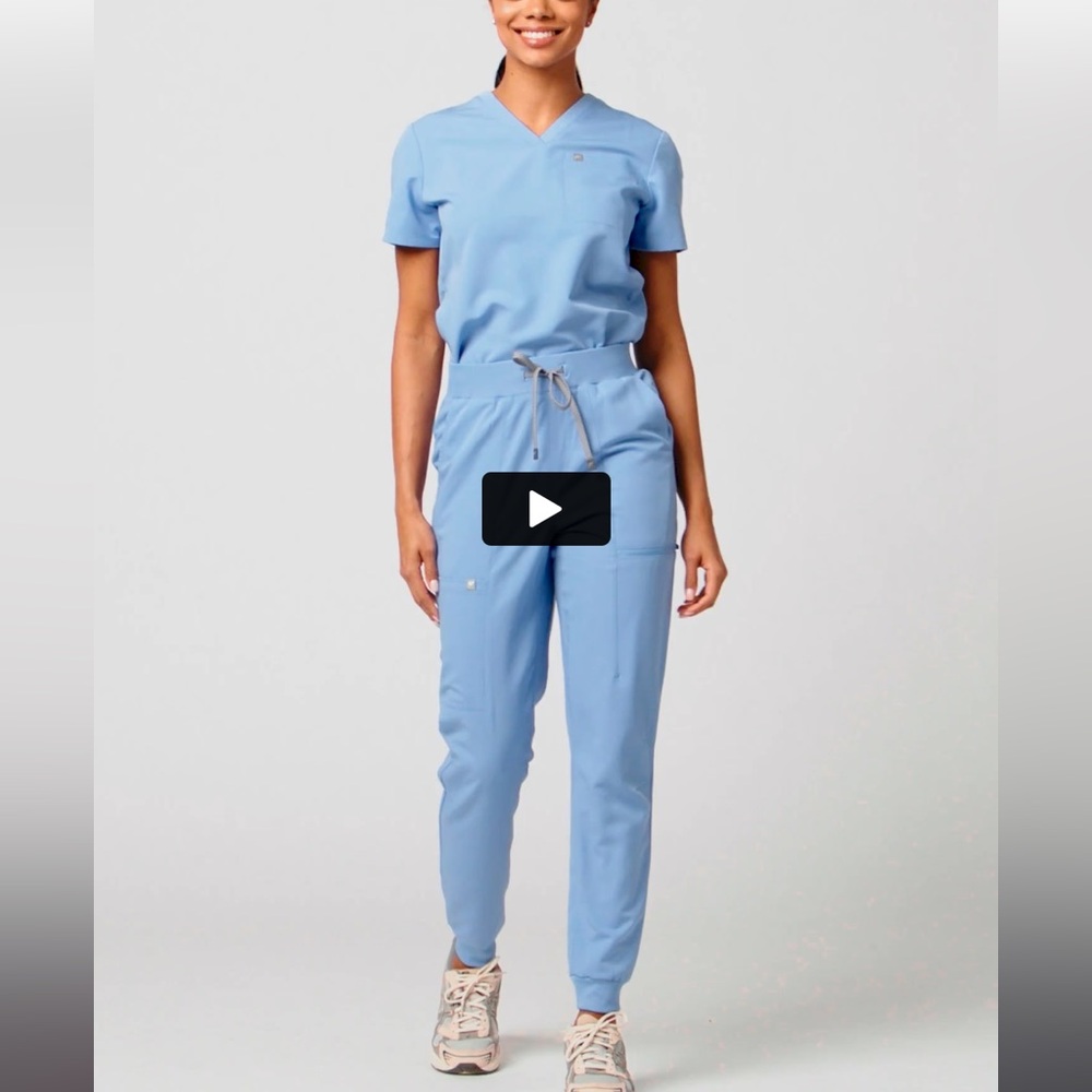 Fabletics Scrub Set - Picture 2 of 4